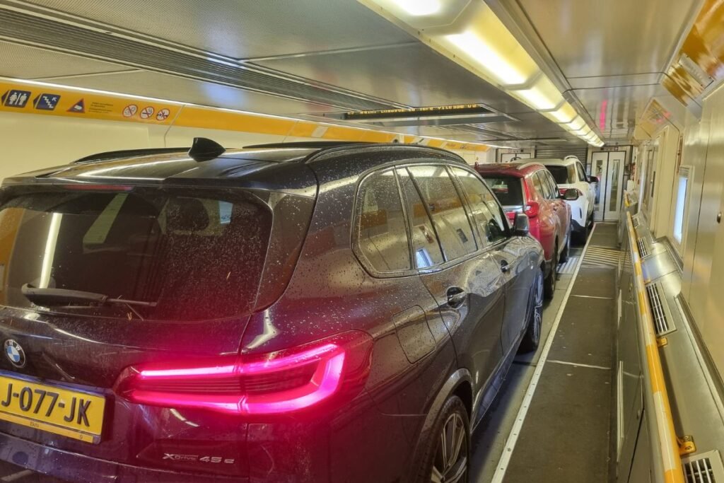 Voiture dans l’Eurotunnel vers Londres