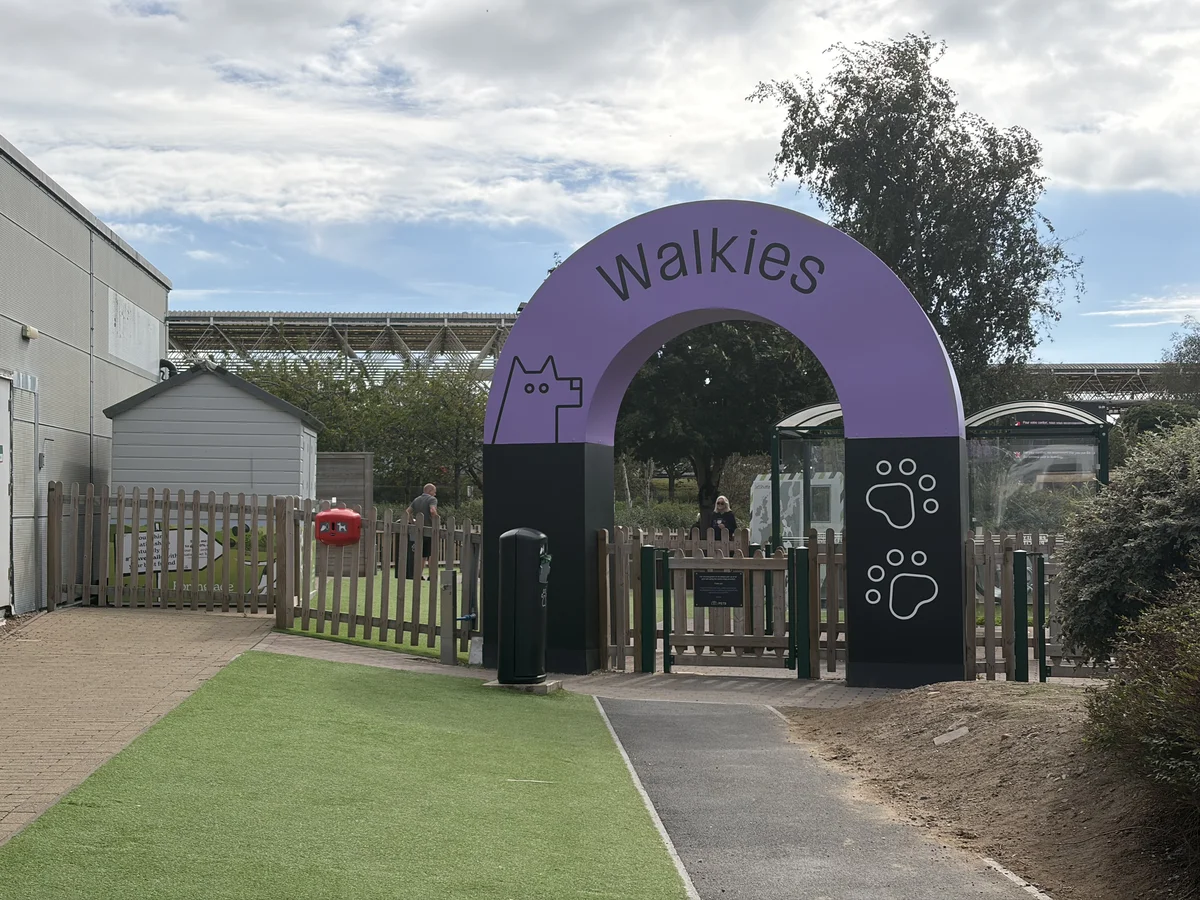 Espace de promenade pour chiens Walkies au terminal Eurotunnel de Calais
