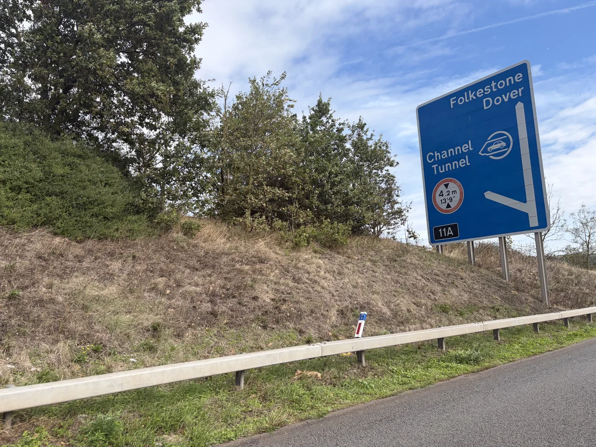 Sortie 11A de la M20 vers Folkestone et Douvres après le tunnel